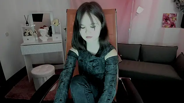 Snapshot of Elainebeness chatting on April 15, 1:12 am Elainebeness online show from April 15, 1:12 am