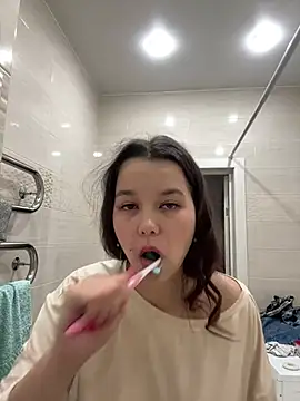 PoppyRobinson online show from December 21, 8:28 am