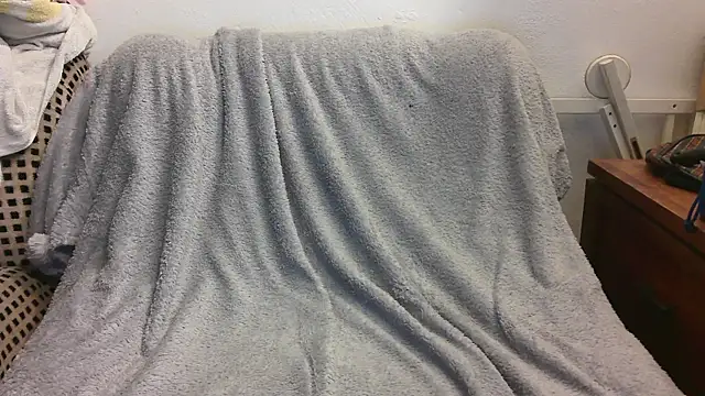 Snapshot of Maebi chatting on December 3, 11:24 pm Maebi online show from December 3, 11:24 pm