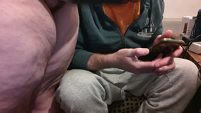 Snapshot of Maebi chatting on December 10, 1:00 pm Maebi online show from December 10, 1:00 pm