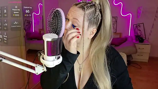 LizzyShine online show from November 21, 5:00 pm