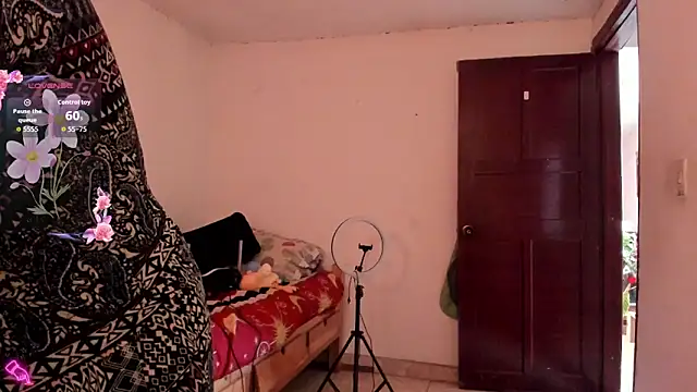 Miss oliviaa online show from October 18, 1:56 pm