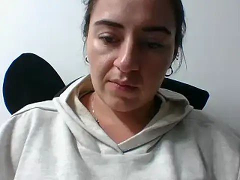  karlie kloss  online show from December 27, 1:32 am