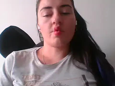  karlie kloss  online show from February 5, 7:10 pm