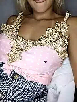 fofinhaa12 online show from March 14, 1:46 pm