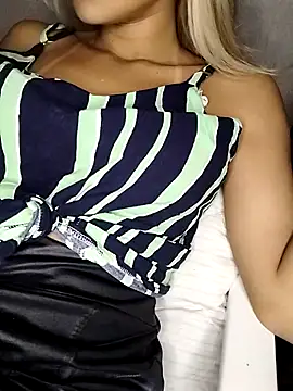 fofinhaa12 online show from March 22, 10:37 pm