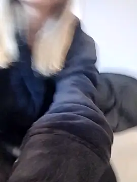 fofinhaa12 online show from September 19, 1:34 pm