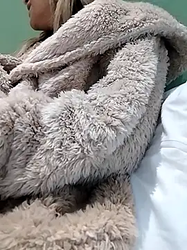 Snapshot of fofinhaa12 chatting on February 5, 1:05 pm fofinhaa12 online show from February 5, 1:05 pm