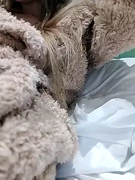 Snapshot of fofinhaa12 chatting on February 6, 1:10 am fofinhaa12 online show from February 6, 1:10 am