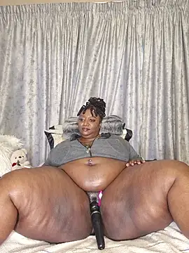 Snapshot of ThickianaRider chatting on November 13, 3:27 am ThickianaRider online show from November 13, 3:27 am