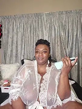 Snapshot of ThickianaRider chatting on November 22, 3:33 pm ThickianaRider online show from November 22, 3:33 pm