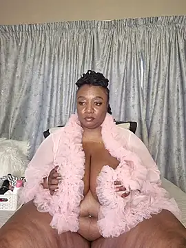 Snapshot of ThickianaRider chatting on November 25, 3:39 am ThickianaRider online show from November 25, 3:39 am