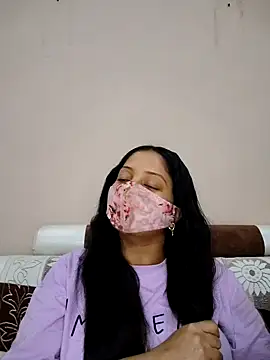 bigtitsqueen online show from October 26, 6:19 am