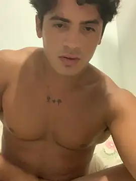 Snapshot of Babzinho_ chatting on January 2, 3:26 am Babzinho online show from January 2, 3:26 am