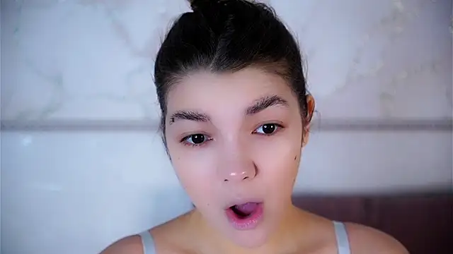 VeronaAppleberry online show from December 21, 1:35 am