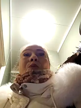 lisalustjouw online show from January 9, 9:16 am