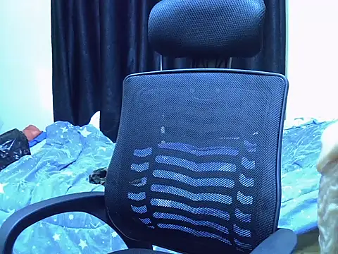 Snapshot of Horny-slut_ chatting on February 9, 6:28 am Horny-slut online show from February 9, 6:28 am