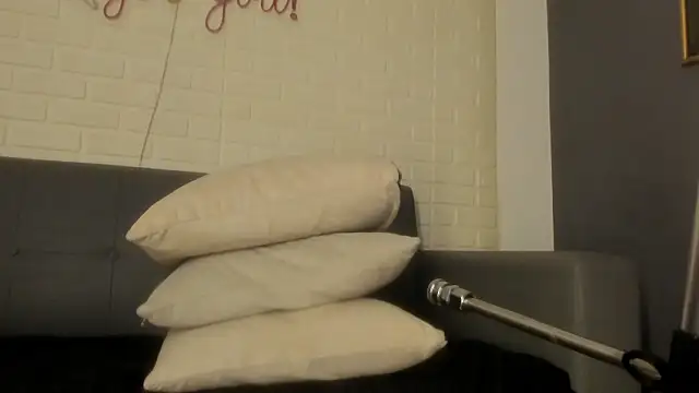 Snapshot of karina_gomez_18 chatting on February 8, 11:35 am karina gomez 18 online show from February 8, 11:35 am