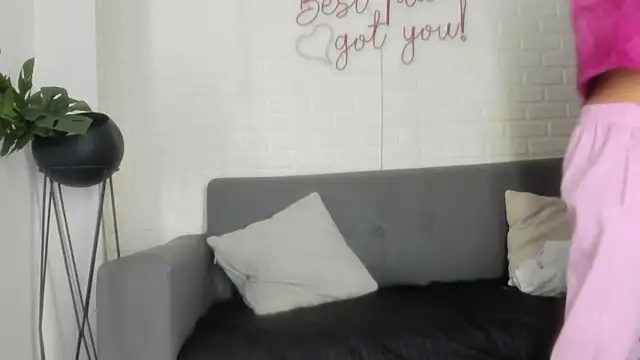 Snapshot of karina_gomez_18 chatting on February 17, 11:29 am karina gomez 18 online show from February 17, 11:29 am