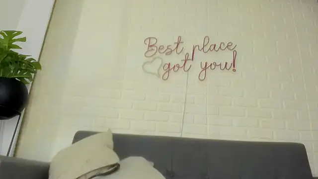 Snapshot of karina_gomez_18 chatting on February 19, 11:39 am karina gomez 18 online show from February 19, 11:39 am