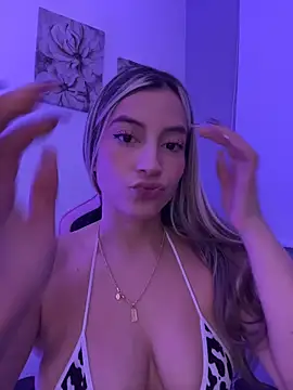 Snapshot of Issabela_G1 chatting on May 18, 3:02 am Issabela G1 online show from May 18, 3:02 am