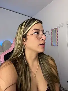 Snapshot of Issabela_G1 chatting on May 29, 3:04 am Issabela G1 online show from May 29, 3:04 am