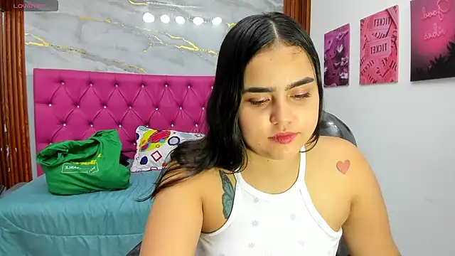 Snapshot of Helen_russo chatting on May 3, 6:03 pm Helen russo online show from May 3, 6:03 pm