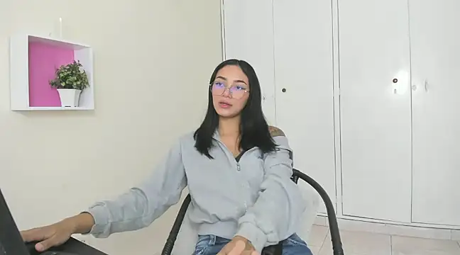 ASIAM BRUNET online show from December 16, 1:11 pm