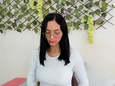 ASIAM BRUNET online show from October 8, 2:25 pm