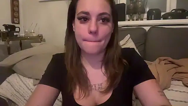 Snapshot of Dif-tjejen chatting on December 2, 1:55 am Dif-tjejen online show from December 2, 1:55 am