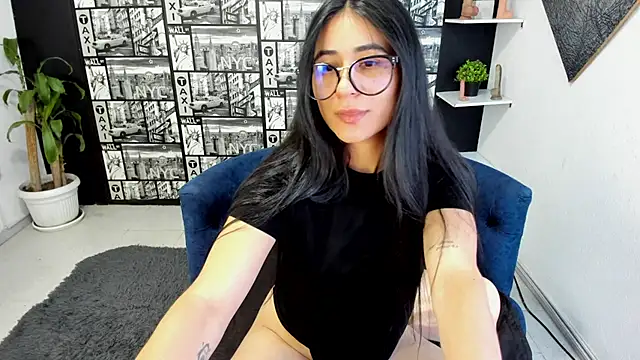 ChloeTurner  online show from December 2, 6:58 pm