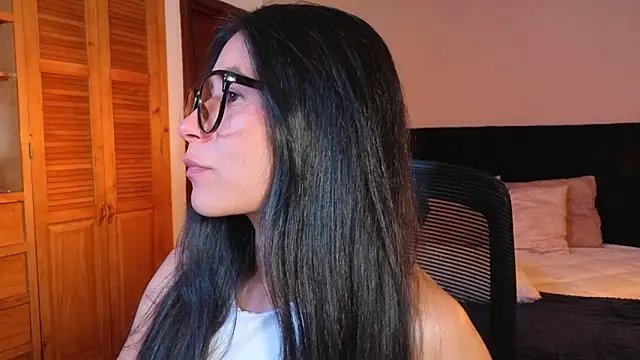 ChloeTurner  online show from April 13, 8:03 pm