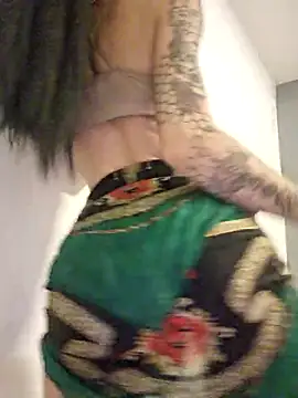 Snapshot of roxi_katty chatting on October 12, 6:12 am roxi katty online show from October 12, 6:12 am