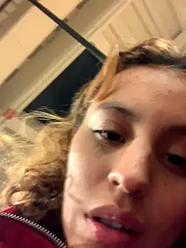 Snapshot of Katee_Jones chatting on December 6, 12:56 am Katee Jones online show from December 6, 12:56 am