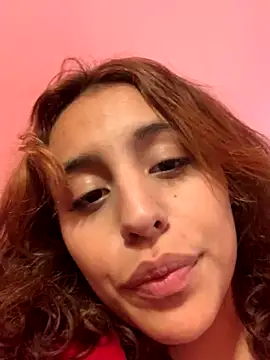 Snapshot of Katee_Jones chatting on December 6, 9:02 pm Katee Jones online show from December 6, 9:02 pm