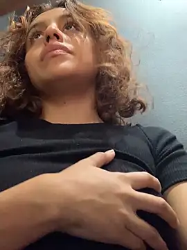 Snapshot of Katee_Jones chatting on December 8, 9:52 pm Katee Jones online show from December 8, 9:52 pm