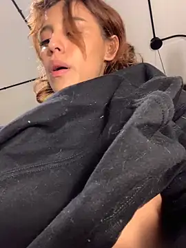 Snapshot of Katee_Jones chatting on December 13, 3:16 am Katee Jones online show from December 13, 3:16 am