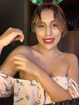 Snapshot of Katee_Jones chatting on December 18, 12:10 am Katee Jones online show from December 18, 12:10 am