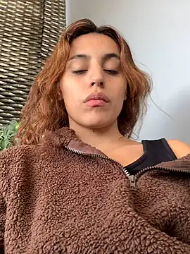 Snapshot of Katee_Jones chatting on December 22, 7:31 pm Katee Jones online show from December 22, 7:31 pm