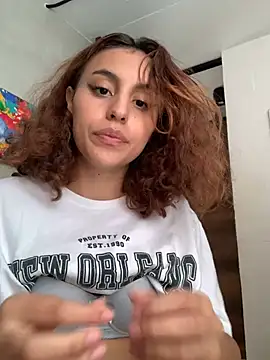 Snapshot of Katee_Jones chatting on January 3, 9:26 pm Katee Jones online show from January 3, 9:26 pm