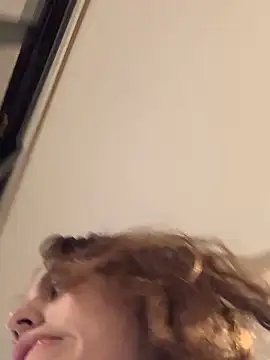 Snapshot of Katee_Jones chatting on January 9, 9:37 pm Katee Jones online show from January 9, 9:37 pm