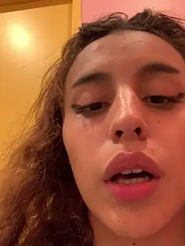 Snapshot of Katee_Jones chatting on January 16, 9:40 pm Katee Jones online show from January 16, 9:40 pm