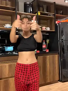 Snapshot of Katee_Jones chatting on January 19, 3:29 am Katee Jones online show from January 19, 3:29 am