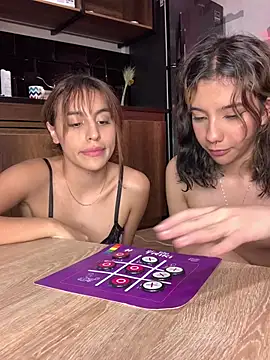 Snapshot of Katee_Jones chatting on January 24, 1:24 am Katee Jones online show from January 24, 1:24 am