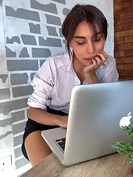 Snapshot of Katee_Jones chatting on February 1, 9:51 pm Katee Jones online show from February 1, 9:51 pm