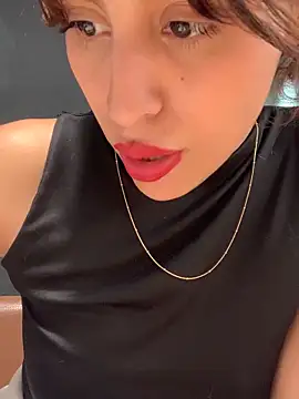 Snapshot of Katee_Jones chatting on February 8, 11:34 pm Katee Jones online show from February 8, 11:34 pm