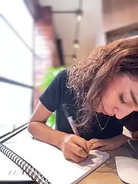 Snapshot of Katee_Jones chatting on February 11, 9:56 pm Katee Jones online show from February 11, 9:56 pm