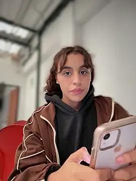 Snapshot of Katee_Jones chatting on February 14, 8:59 pm Katee Jones online show from February 14, 8:59 pm