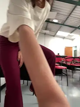 Snapshot of Katee_Jones chatting on February 20, 10:04 pm Katee Jones online show from February 20, 10:04 pm