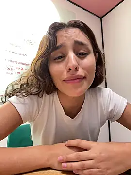 Snapshot of Katee_Jones chatting on March 9, 3:38 pm Katee Jones online show from March 9, 3:38 pm